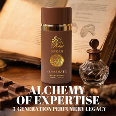 A CENTER Sarah Chocolate notes base closeup, warm amber-wood foundation for lasting allure.