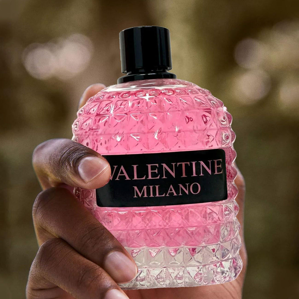 A CENTER Valentine set man bottle, woody-spicy scent for confident evenings.