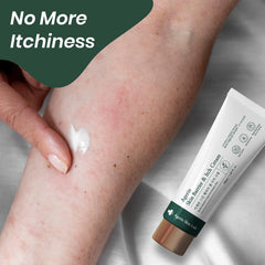 Applying the cream on dry skin demonstrates fast absorption and hydration.