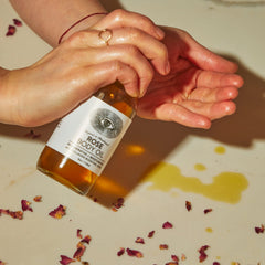 Anima Mundi ingredients: moringa and jojoba for nourishing skin.