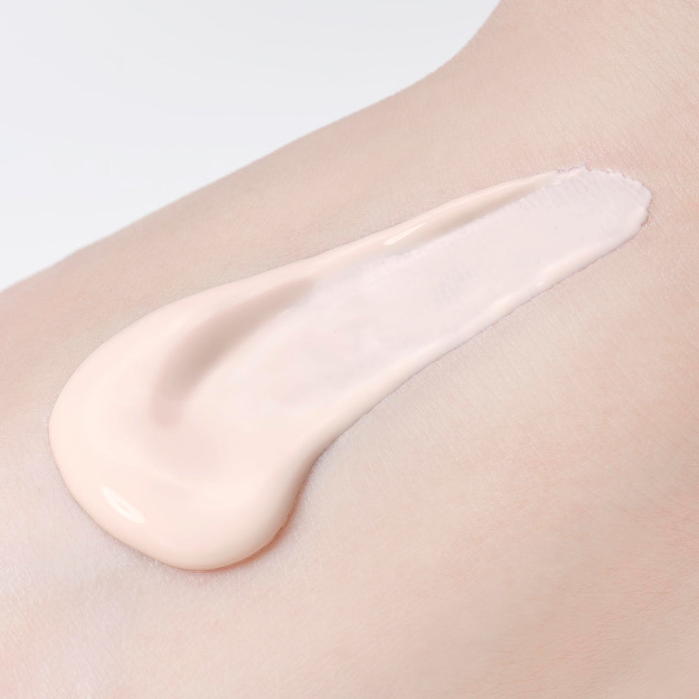 Dewy finish closeup after applying ANNA SUI primer