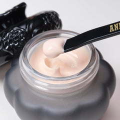 Pore blur focus on cheek after applying ANNA SUI Gel Foundation Base