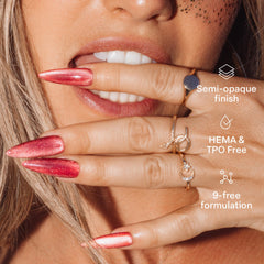 APRÉS Shimmer Cat Eye swatch with multidimensional glow.