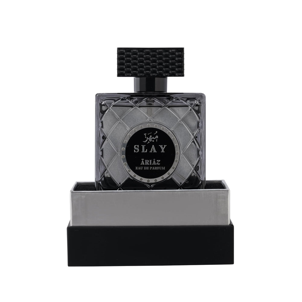 ARIAZ Slay notes close-up highlighting sandalwood and amber warmth for evenings