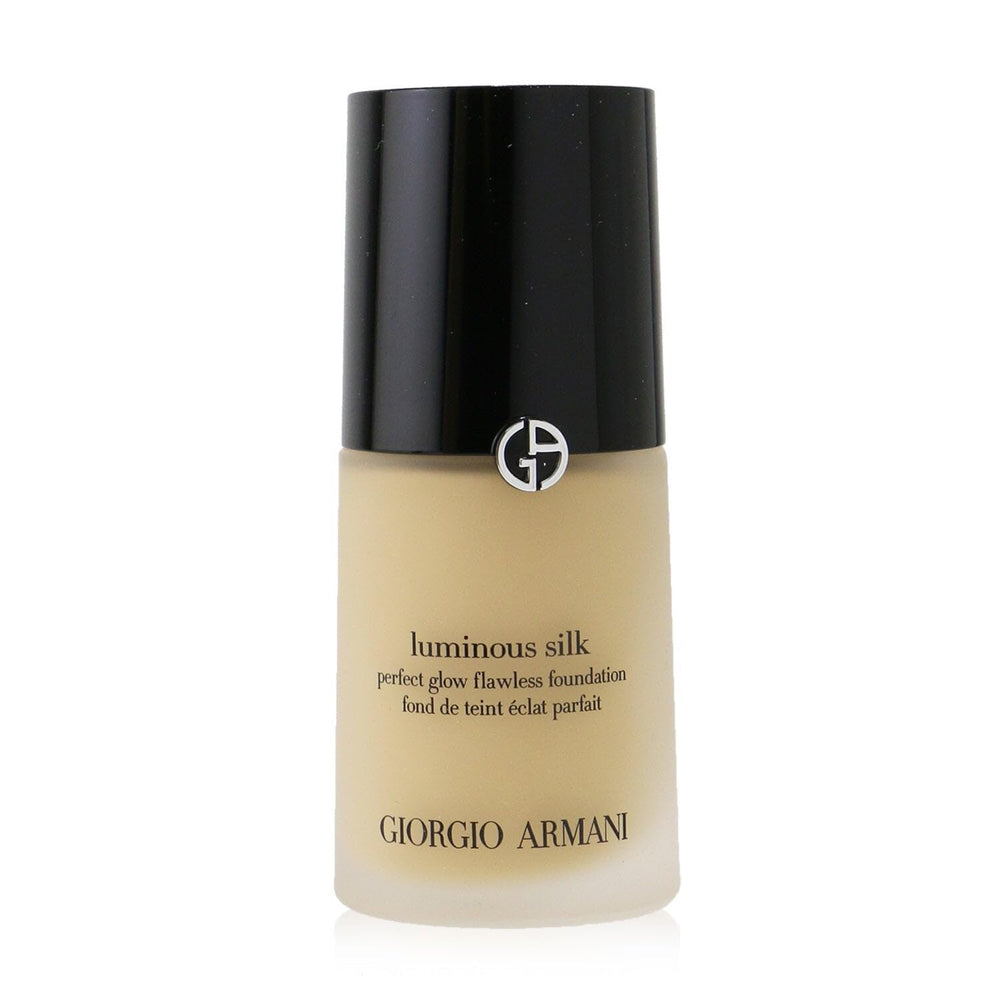 Armani Beauty Luminous Silk Foundation 5.75 close-up on skin healthy glow.