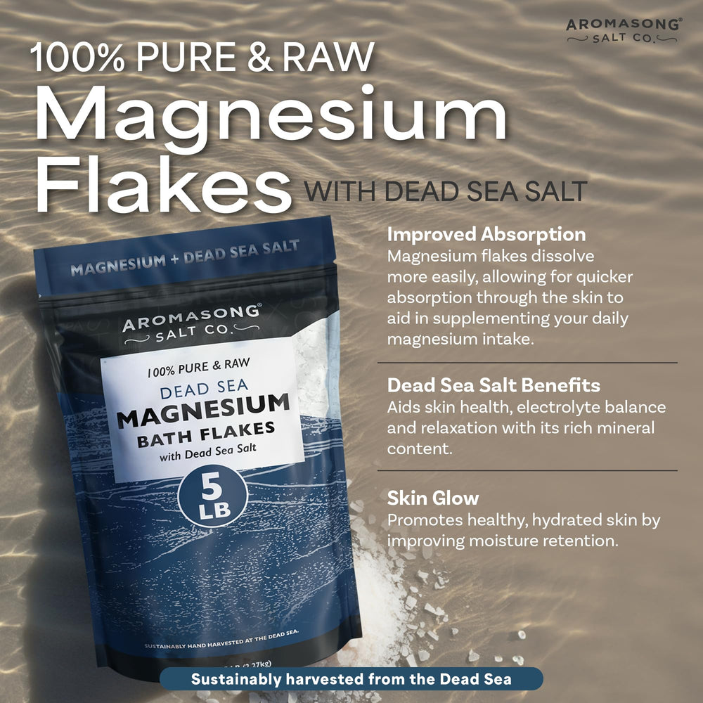 Aromasong magnesium flakes dissolving in water close-up for deep muscle comfort.