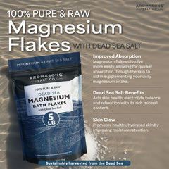 Aromasong magnesium flakes dissolving in water close-up for deep muscle comfort.