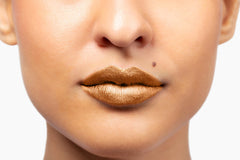 Aromi Gold Digger long-wear formula promises lasting color with minimal reapplication.