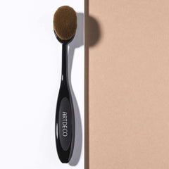 ARTDECO Medium Oval Brush ergonomic handle for comfortable, extended use.