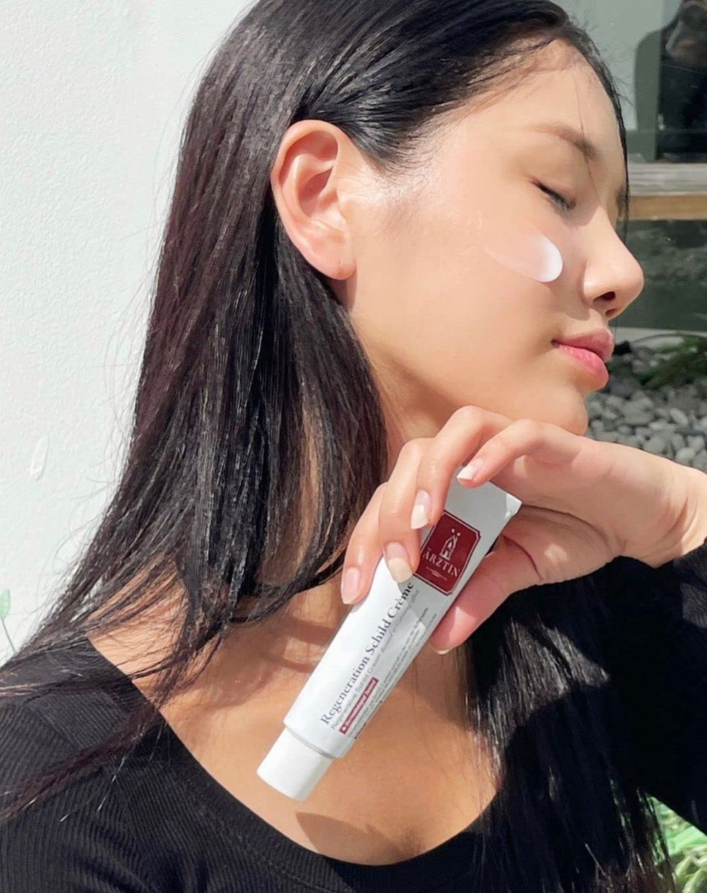 Post treatment use with ARZTIN Regenerative Shield Cream soothing sensitive areas