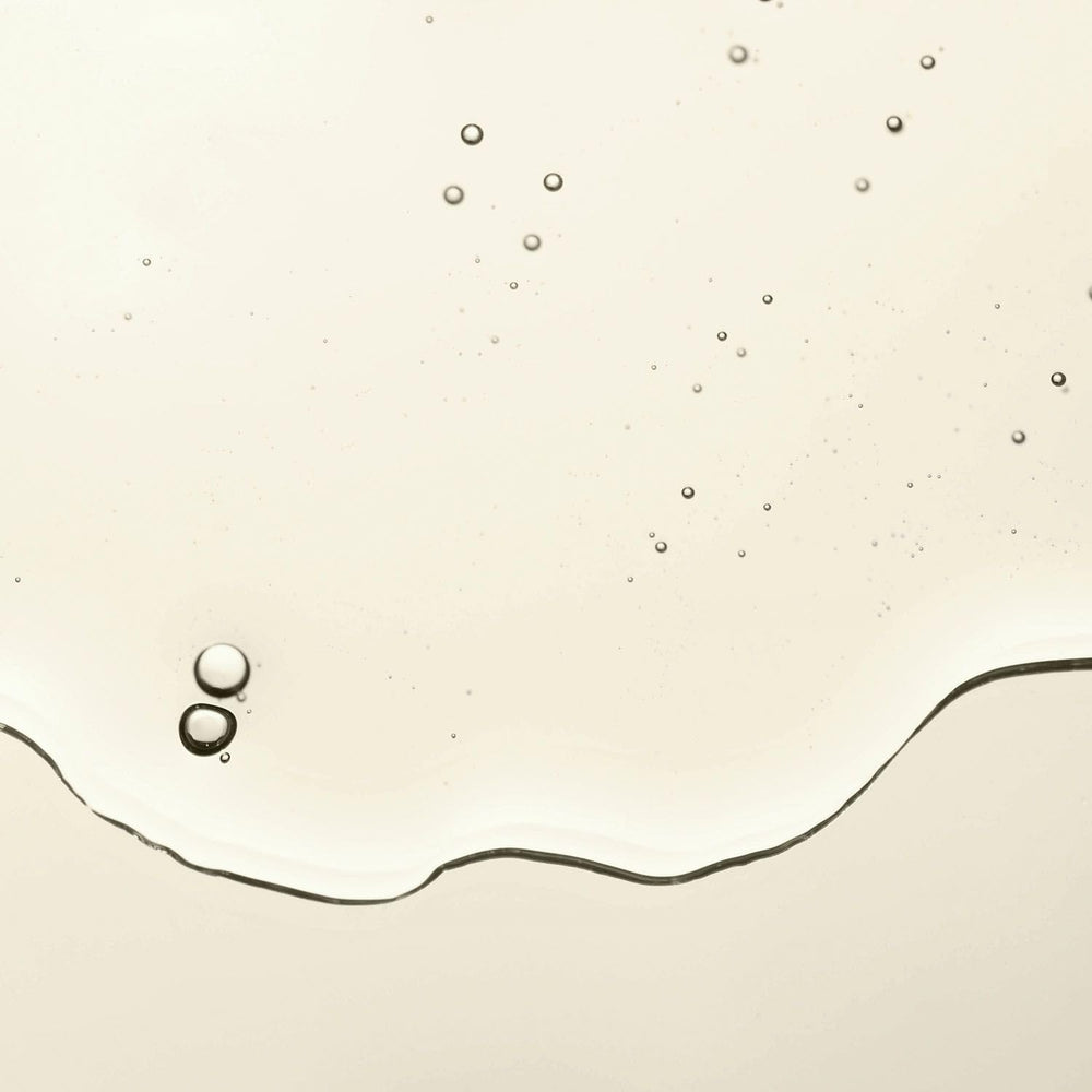 AVON Skin So Soft Radiant Moisture oil silk proteins shine close-up.