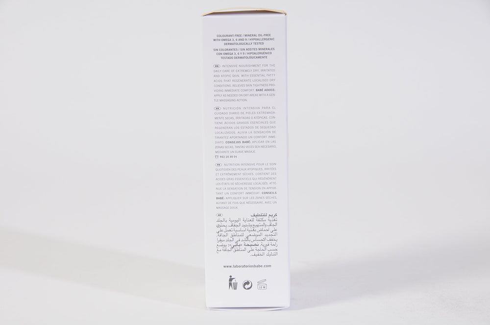 Applying Babe emollient cream on hands demonstrates quick absorption and hydration.