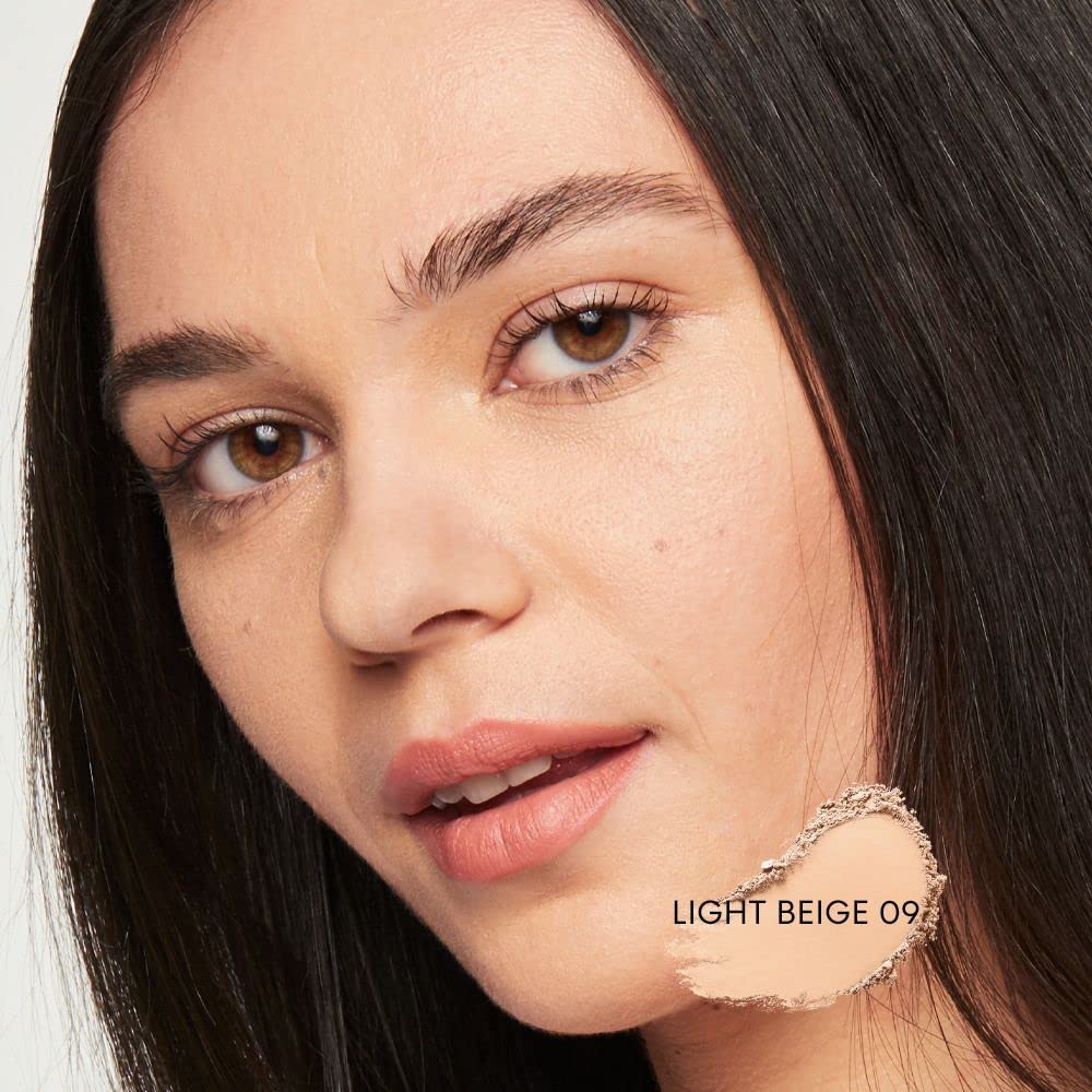 BareMinerals Original Loose Powder Foundation SPF 15 Light Beige 09 close-up reveals natural luminosity on skin
