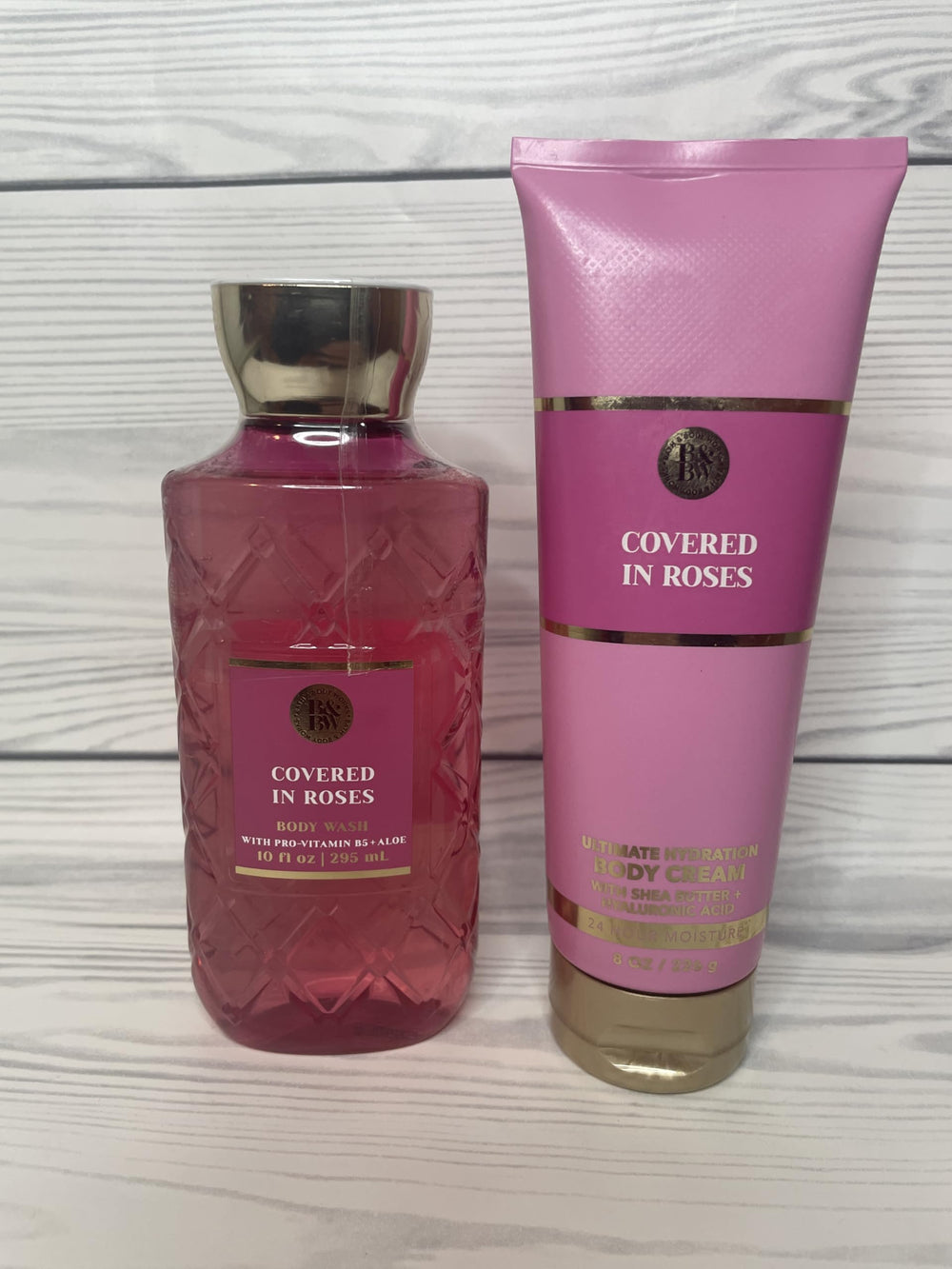 Bath & Body Works Covered In Roses rose petals close-up texture for luxurious skincare.
