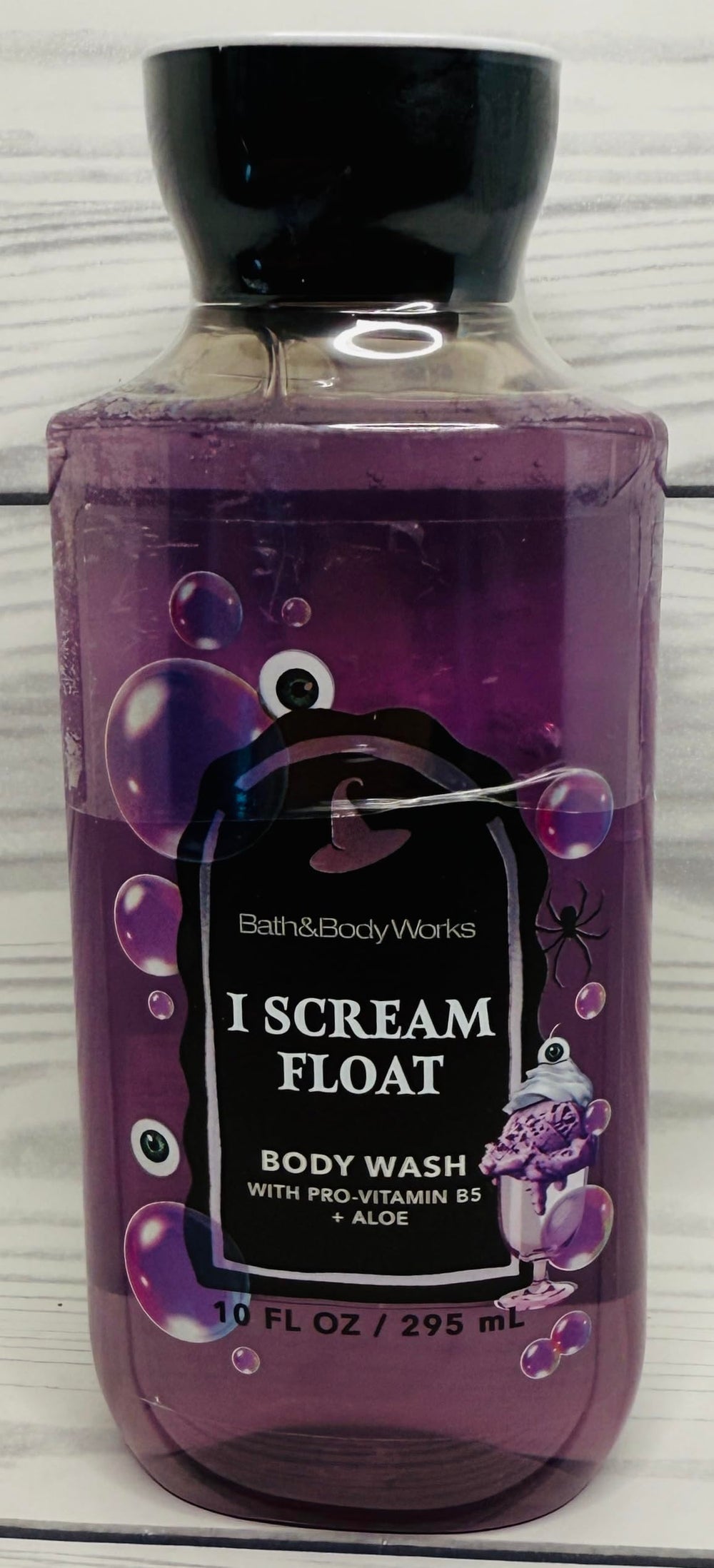 Bath & Body Works I Scream Float Wash Gel foaming lather showcases vanilla float aroma for skin feel.