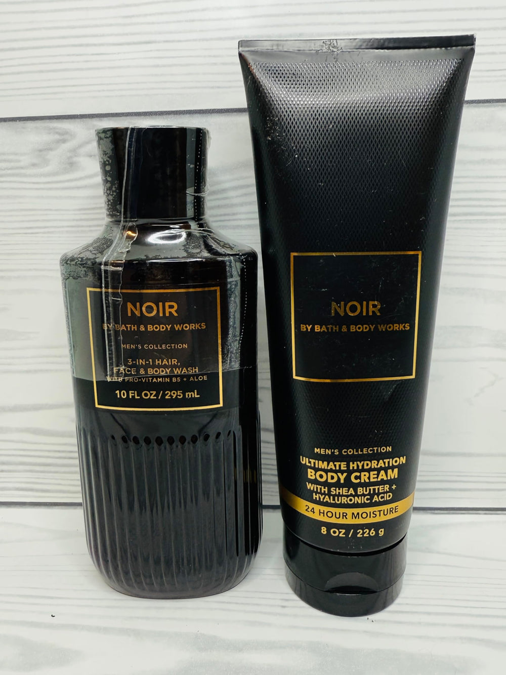 Bath & Body Works Noir body wash pour showing rich lather and refreshing cleanse