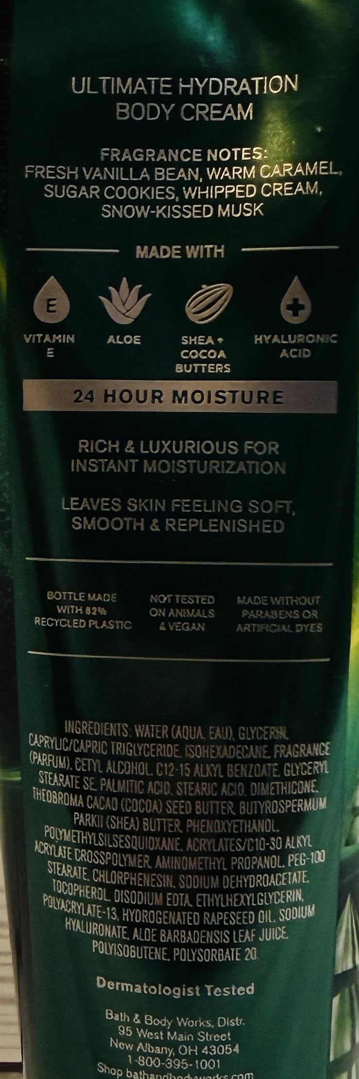 Close-up of creamy Vanilla Bean Noel texture in a 2-pack for nourished skin.