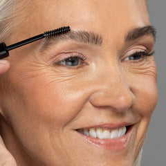 Billion Dollar Brows clear gel coats brows evenly for over-product or bare-brow use.