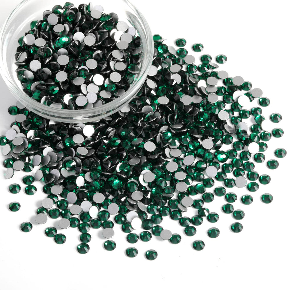 BEADSLAND emerald flatback rhinestones for clothing embellishments.