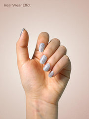 Beaolata Ethereal Silver strip on nail displaying long-lasting wear up to 21 days.