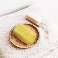 Bee and Flower Shanghai Sulfur Soap scent-detail, hints sulfur aroma characteristic.