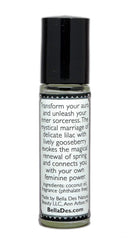 BELLA DES NATURAL BEAUTY glass perfume bottle with roll-on wand for precise application.