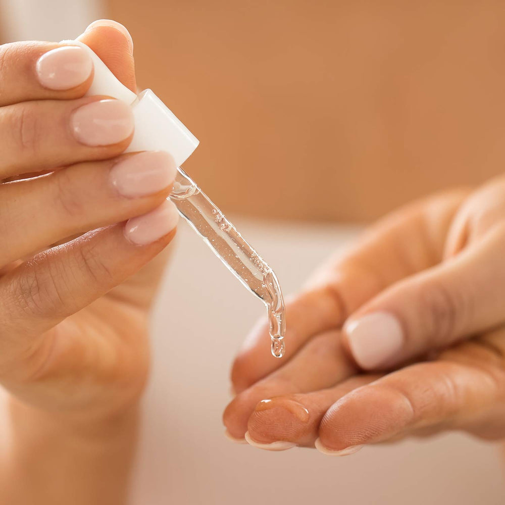 Hyaluronic acid and lentil blend supports balanced hydration and refined pores.