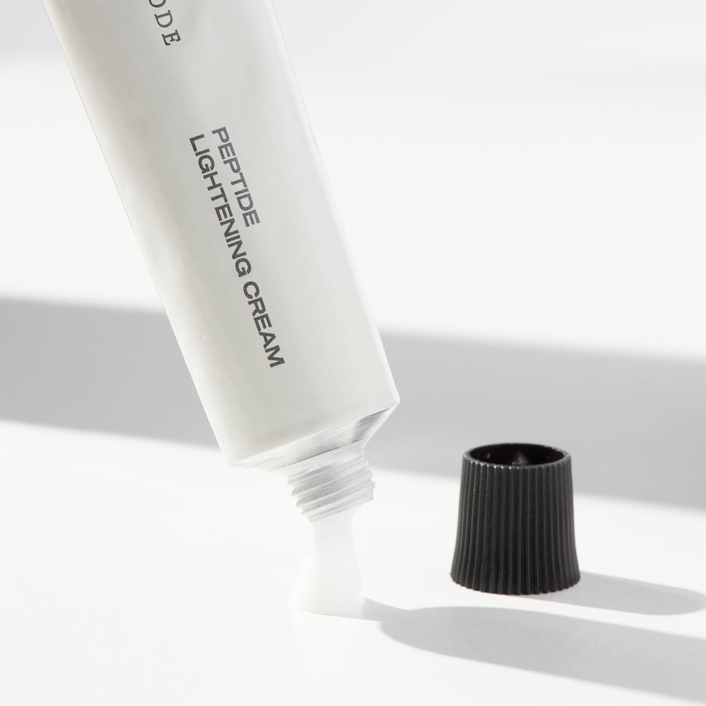 Brow Code dual-ended brush enables precise mixing and application.