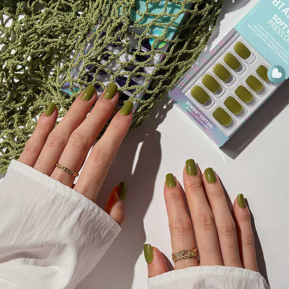 BTArtbox Moss Muse glue tube shown for strong hold during application.