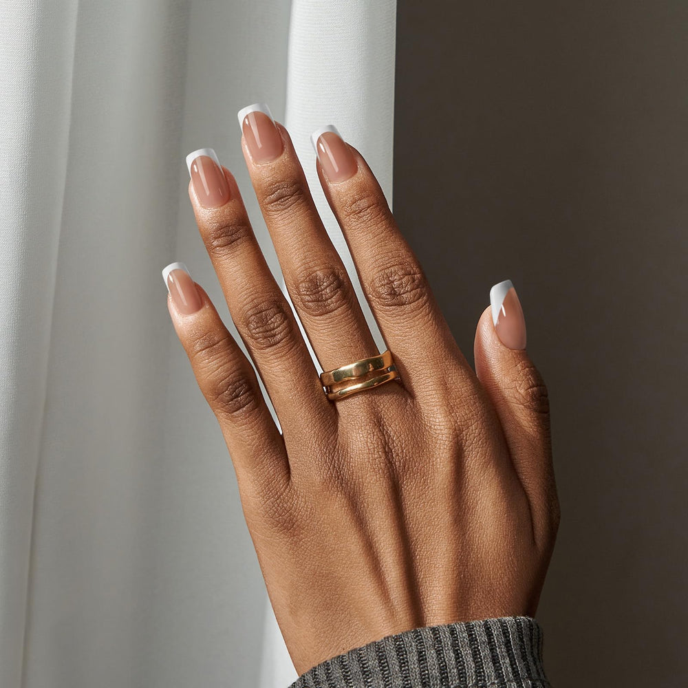 BTArtboxnails short square brown tips for a natural French manicure at home.