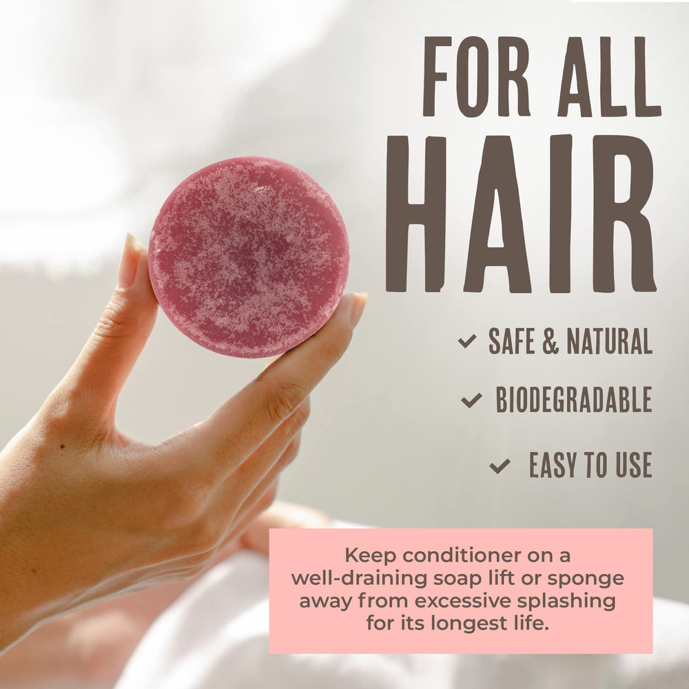 Buffalo Gal bar in use shows detangling action for smoother combing.