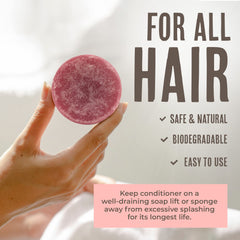 Buffalo Gal bar in use shows detangling action for smoother combing.