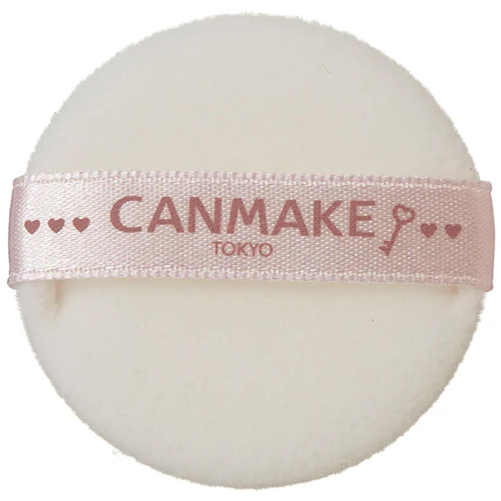 CANMAKE Secret Beauty Powder helps create a natural look without a heavy makeup impression.