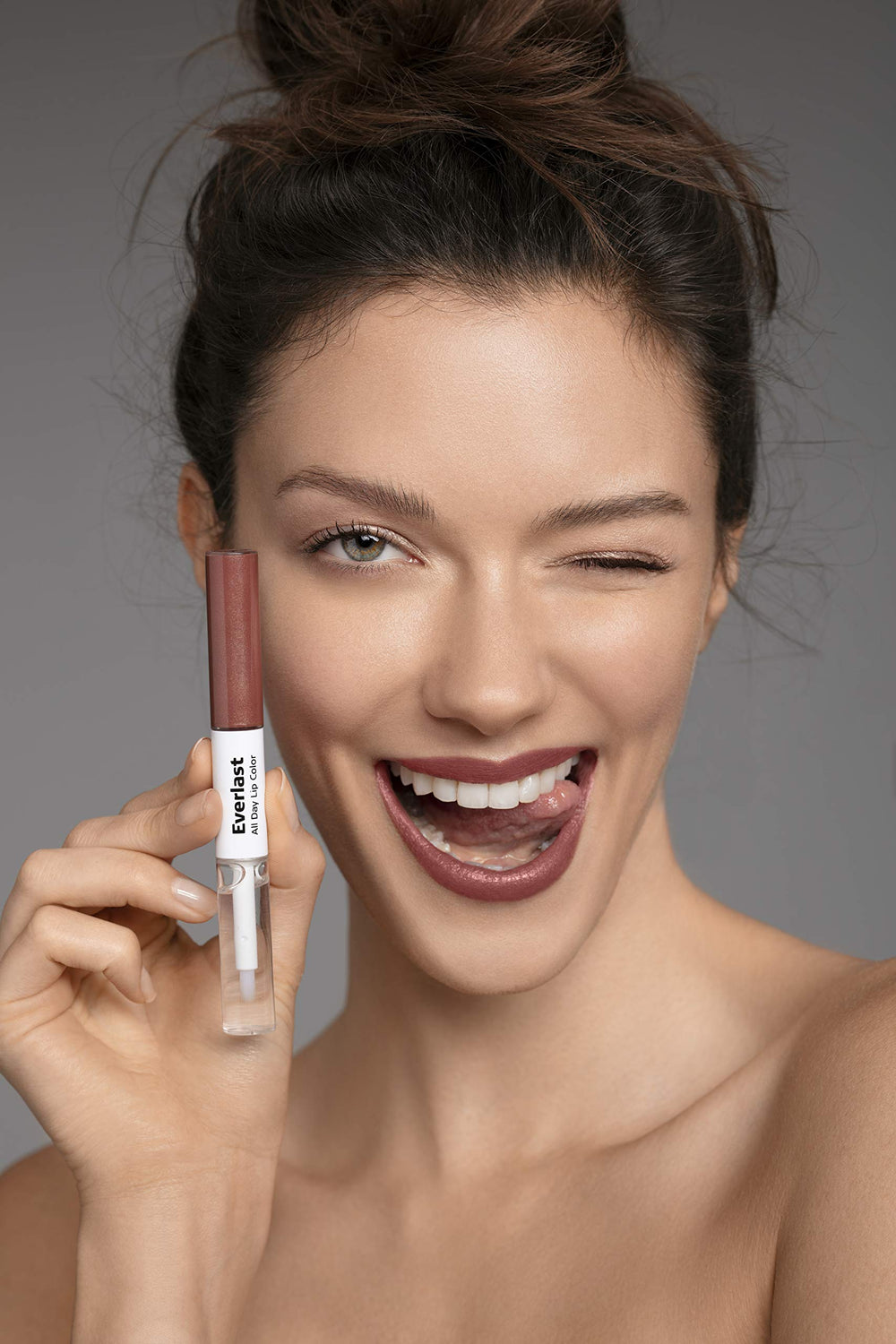 Long-wear demonstration for Careline Everlast Milk Chocolate, up to 12 hours.