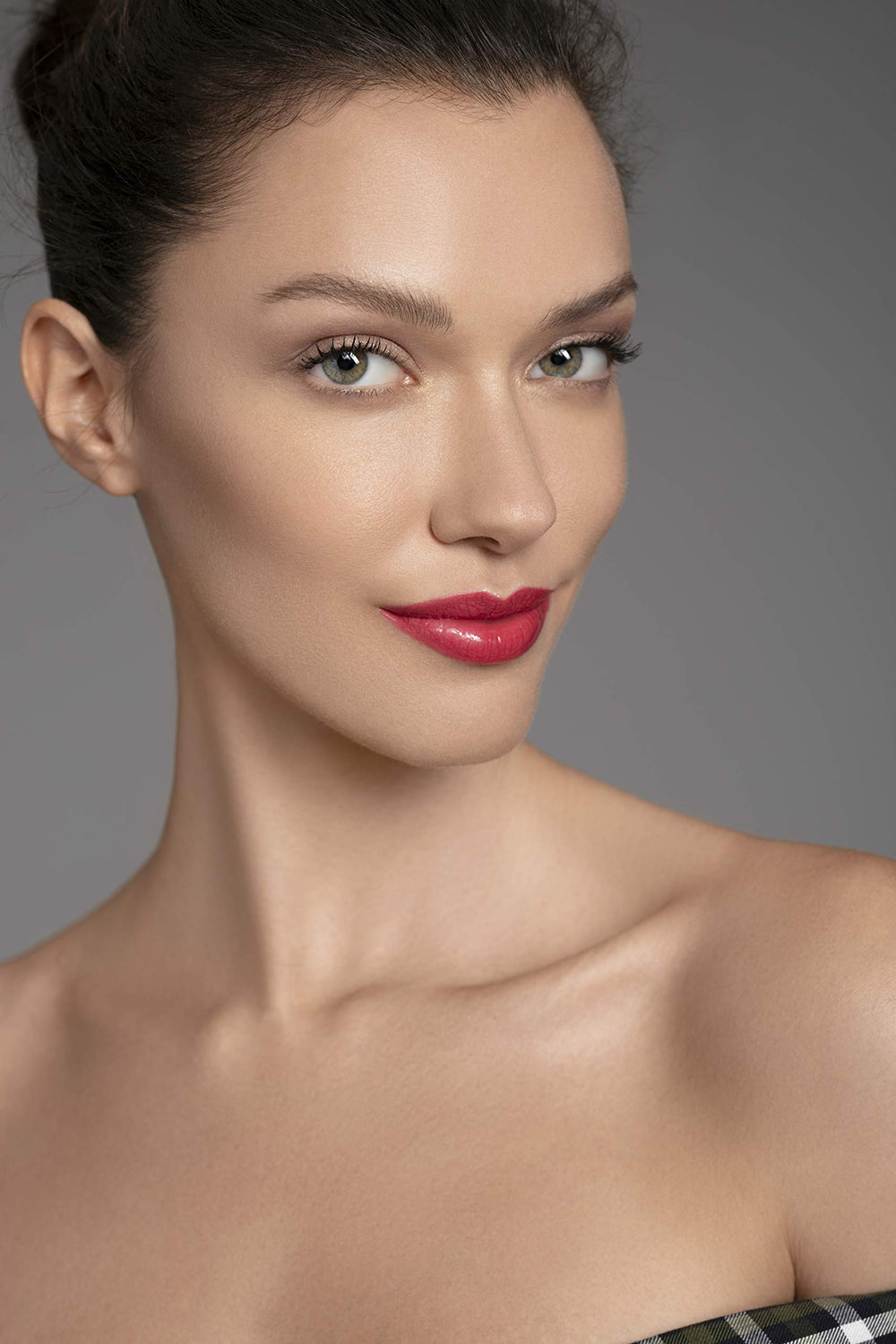Moisturizing blend keeps lips comfortable as color stays put