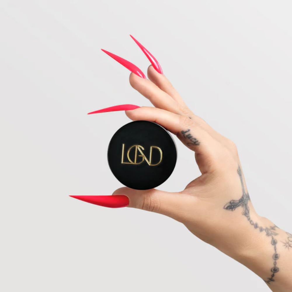 Nail surface demonstrates long-lasting, chip-resistant hold with Chaun Legend powder.