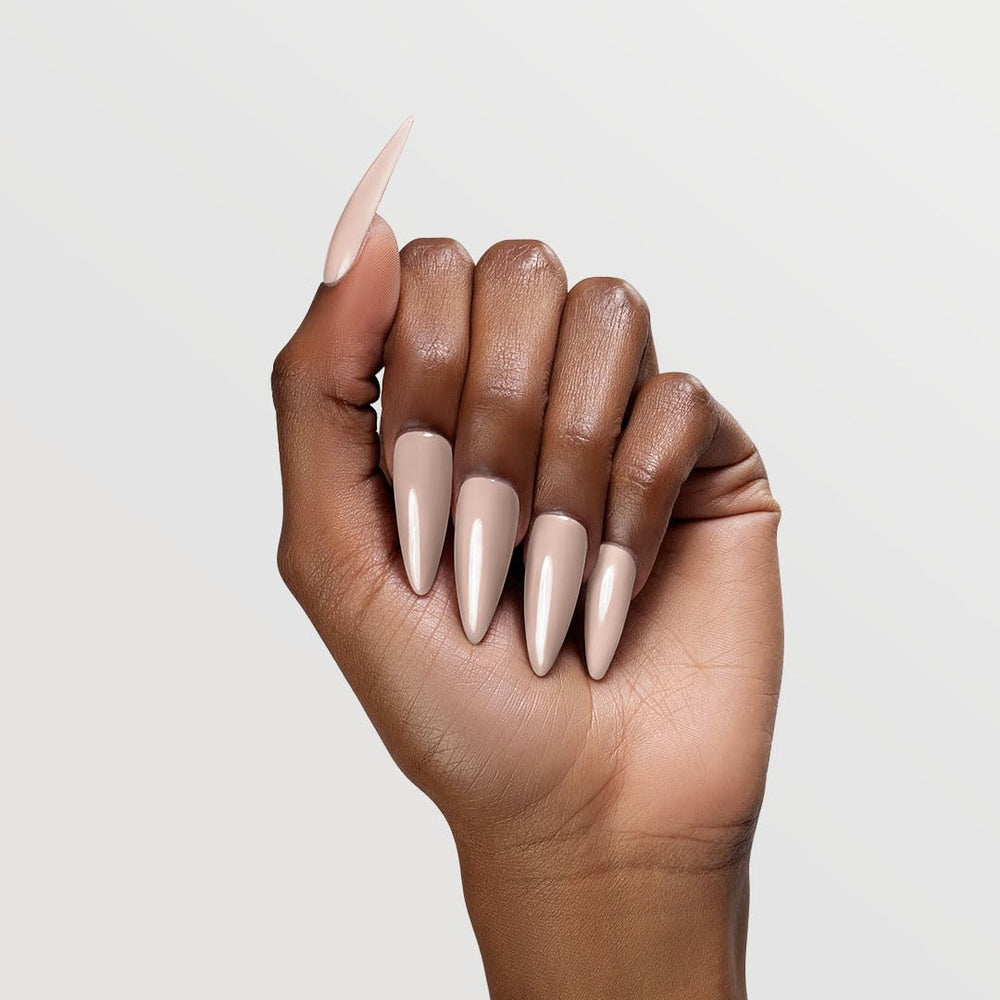 Chaun Legend UV Gel application brush enables smooth, controlled coverage on every nail.