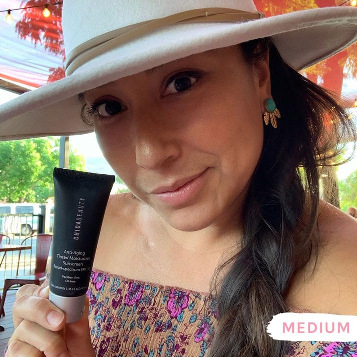 CHICA BEAUTY application on face and neck for natural hydration and glow