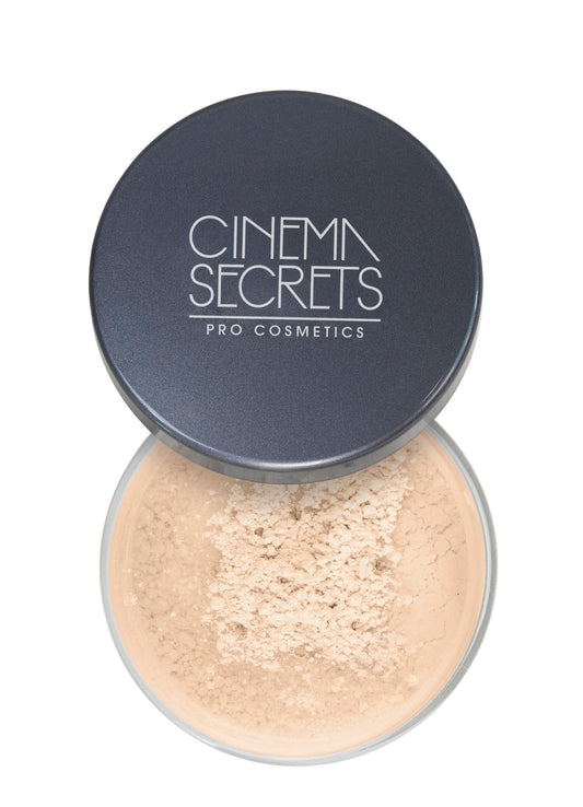 Cinema Secrets Ultralucent Setting Powder Beige texture close-up shows ultra-fine blending.