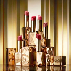 Clé de Peau The Precious Lipstick Shade 6 ambient light rendering highlights warm glow and skin-tone harmony.