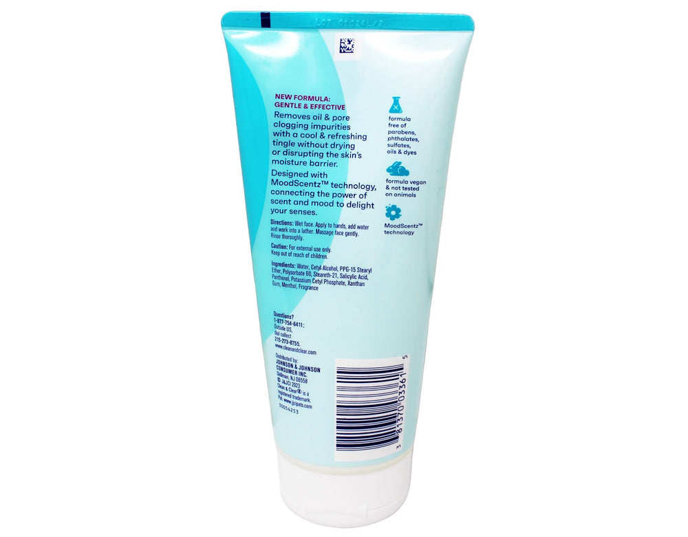 Creamy lather of Clean & Clear Crm Clnsr ideal for daily wash.