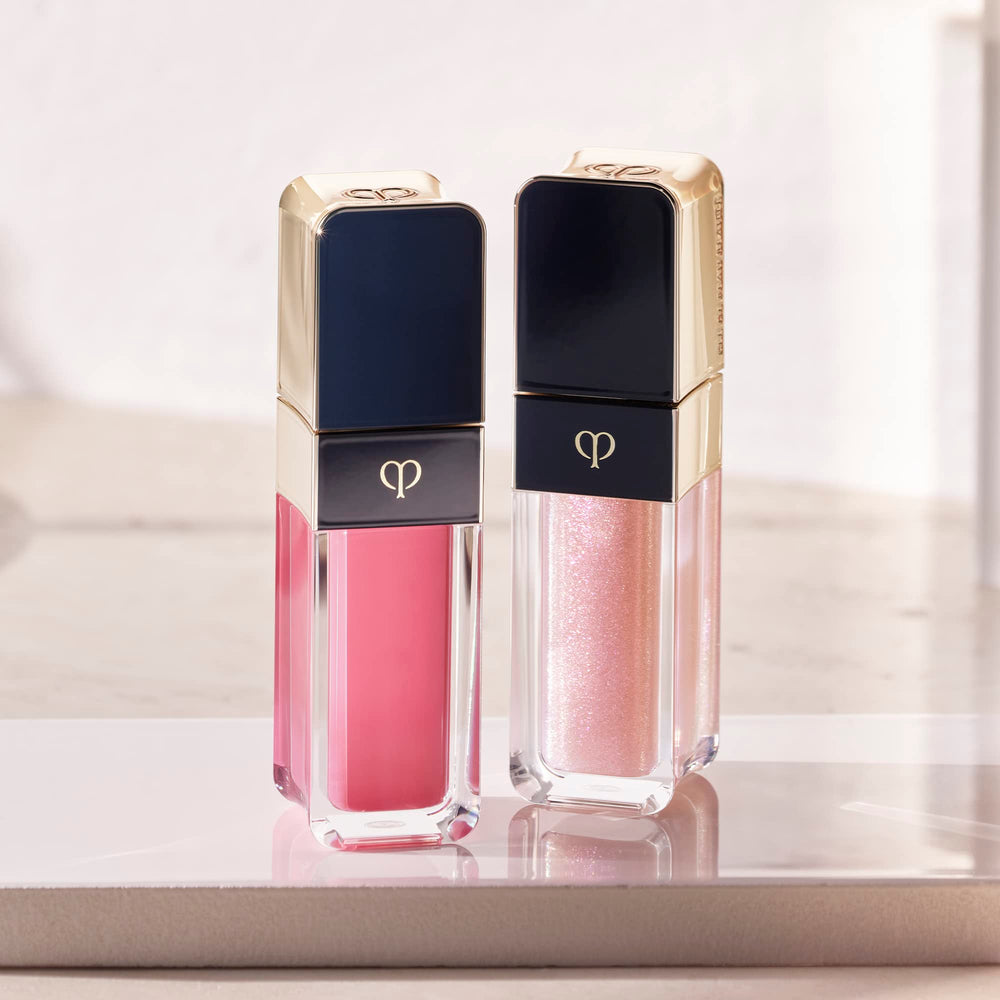 Rose fragrance accompanies Calliandra application for a refined lip ritual