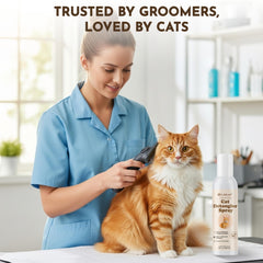 Clidelan Cat Detangler Spray light fragrance keeps your cat smelling fresh between baths.