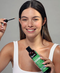 Cliganic castor oil 32oz bottle with mascara wand and liner brush for precise use