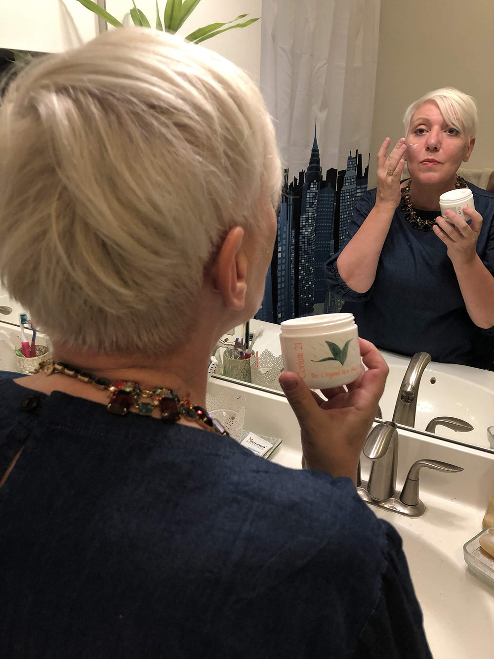 Corium 21 fragrance-free aloe cream during hand application, lightweight and non-greasy.