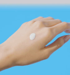 Cotton Labo ANESSA sunscreen milk application swirl on skin