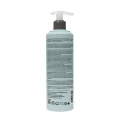 CURLOOK Wavy Hair Styling Cream swatch reveals rich, moisturizing formula for glossy hair.