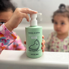 Plant-based vegan ingredients highlight gentle, natural formulation.