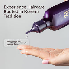 Daeng Gi Meo Ri vitalizing pack massage application demonstrates soothing scalp care