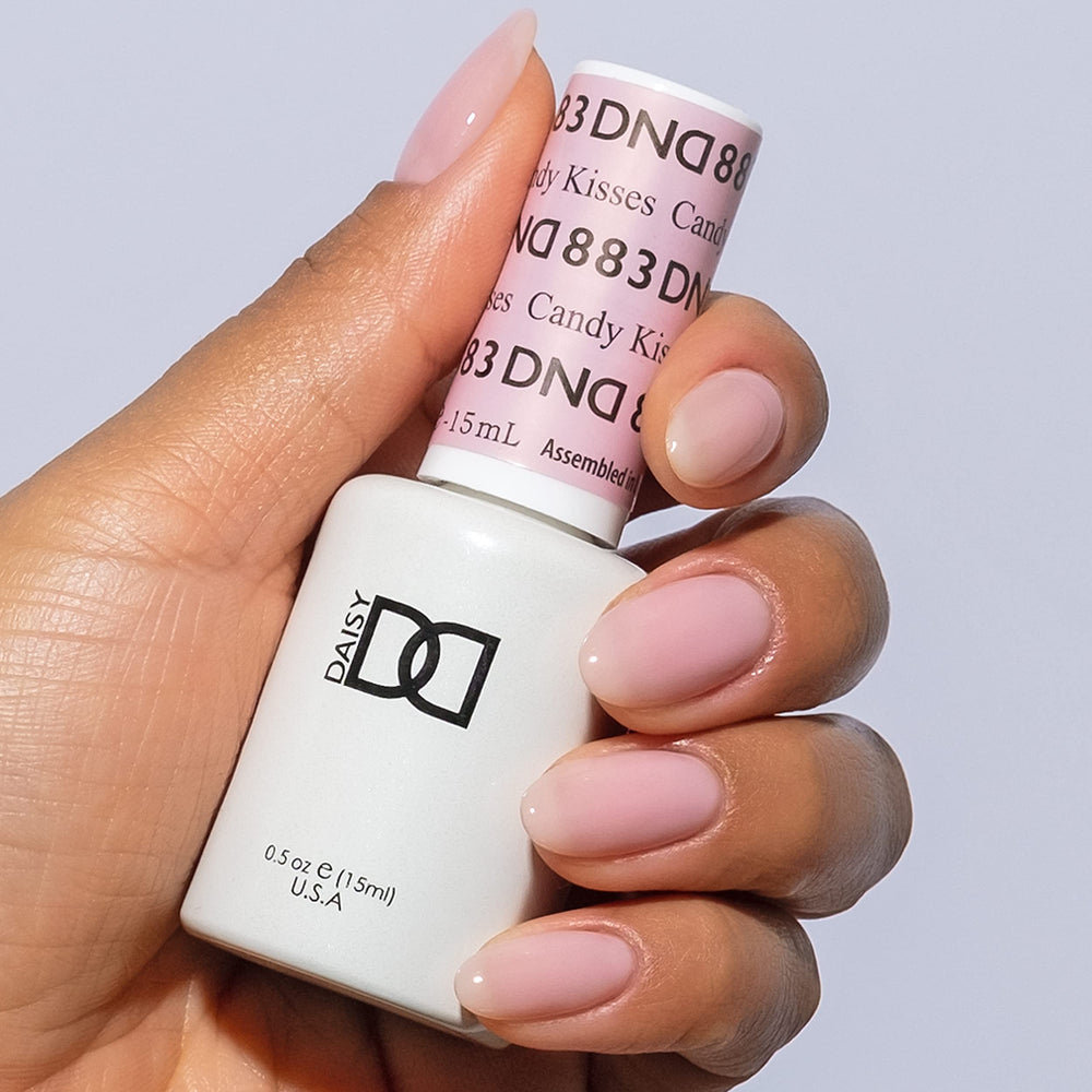 Daisy DND Candy Kisses lacquer bottle shows complementary finish